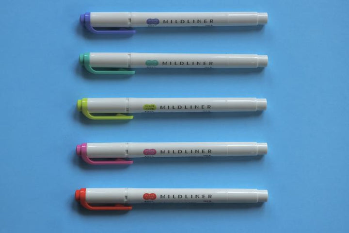 the zebra midliner refresh colour set lying on a blue background
